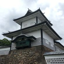 修復が終わった石川門の櫓。