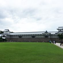 復元された櫓・長屋・門。