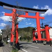 巨大な鳥居が目印