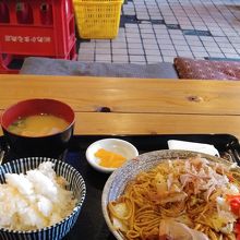 焼きそば定食480円。