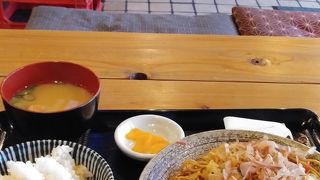 夜も安くてうまいが，ランチもおススメ。