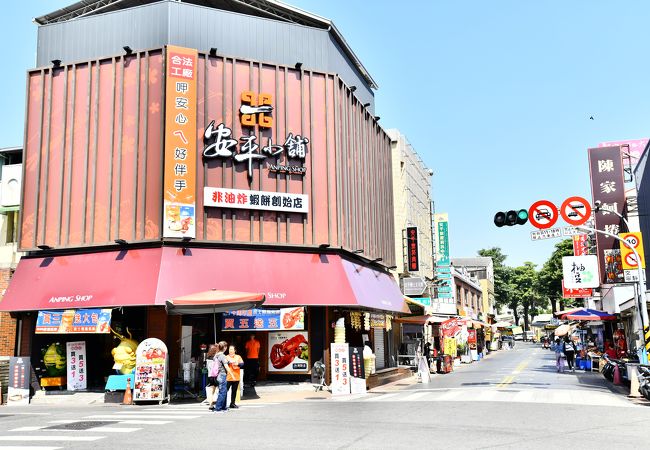 安平を南北に通る道…もちろん牡蠣料理のお店が多い