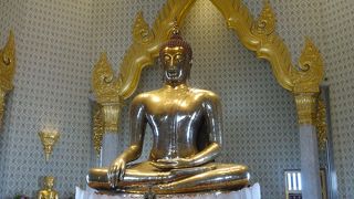 全身黄金に輝いていました