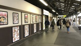 環状線京橋駅ホームの麺家でかけうどん