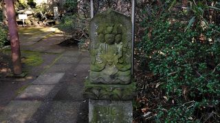 馬頭観音供養塔は飼い馬の健康と冥福と光津安全を祈願して建てたもの