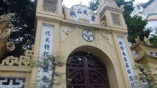 ハノイ最古の仏教寺院だそうです。