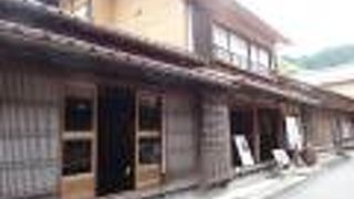 お店の建物もレトロ