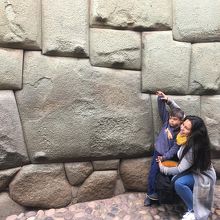 有名なインカ時代の12角の石