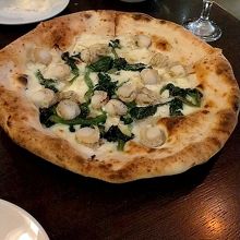 ホタテとレモンのピザ