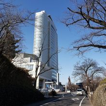 市役所の建物です。目立ちます。
