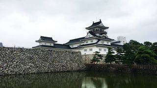 有形文化財の模擬天守。