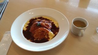 空港唯一のレストラン（ポルックス）