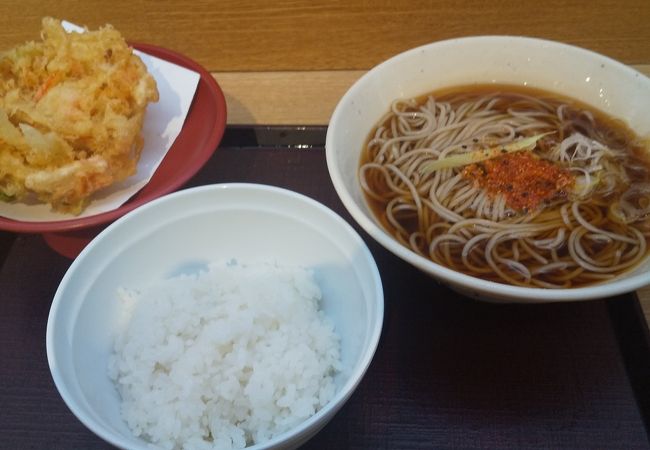 クオリティ抜群の立ち食いそば