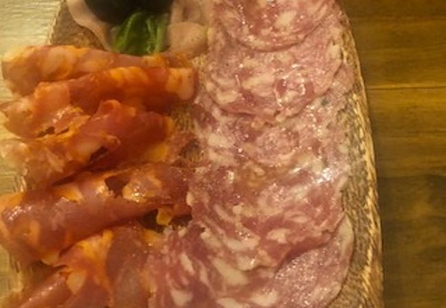 カジュアルなお肉バルでした