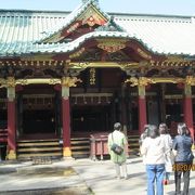 根津神社には三つの神社が存在しています。
