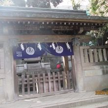 駒込稲荷神社の本殿。
