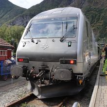 除雪機の付いた機関車