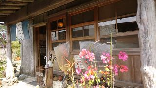 店の中には沖縄戦の傷跡も