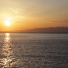 海沿いのホテルからは日の出