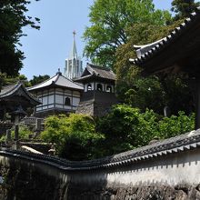 宗教や時空が交錯する風景