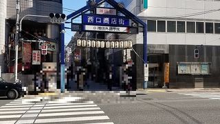 飲食店が多いですがチェーン店は少なめ