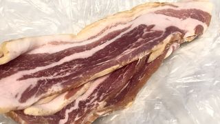 燻製の香り豊かなベーコン
