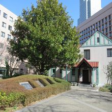 旧病院側の様子(右手正面がトイスラー記念館)