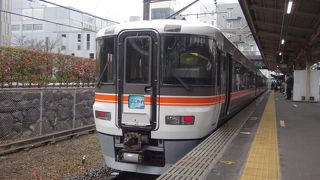 身延線を走る特に急がない特急電車