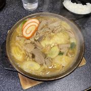 熱々のもつ煮込みうどん