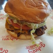 【カリフォルニア/ハリウッド】アメリカンな雰囲気が楽しめるダイナー風のハンバーガー屋さん