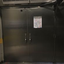 地下街Y区への入口（閉まってる）