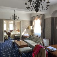 落ち着いたスイートルーム。