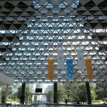 大屋根広場内の西(聖路加国際病院)方向から様子