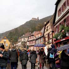 レピュブリック広場からサン・ウルリッヒ城