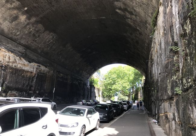 「アーガイル　カット」（Argyle Cut）シドニー　ロックスのトンネル