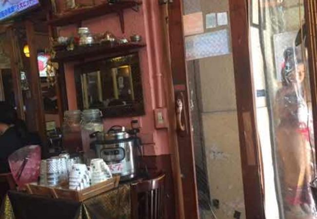 新宿の小さなタイ料理店