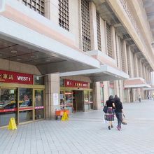 台北駅入口付近