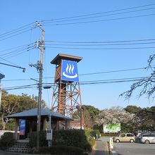 広い駐車場は無料です。