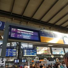 発着列車も膨大な数。