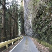 脇町からの山越えは細い道の連続