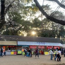 常設の飲食店は通常営業でした。