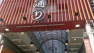 浅草のアーケード商店街