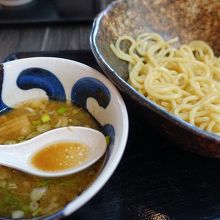 三ツ矢堂製麺の柚津つけ麺。看板メニューです。