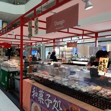 地下階通路では、日本食品フェアなども開催されます。