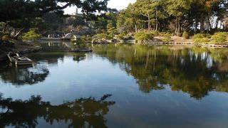 様々な景色が楽しめる日本庭園
