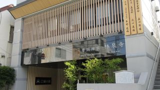 縛られ地蔵が祀られています