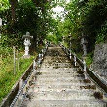 名護神社へのアプローチには別の階段も