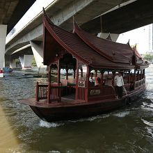 マンダリンオリエンタルホテル行きの船