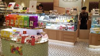 地階の老舗店のスイーツ