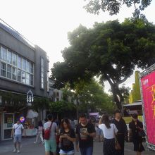 休日は人が多いです。